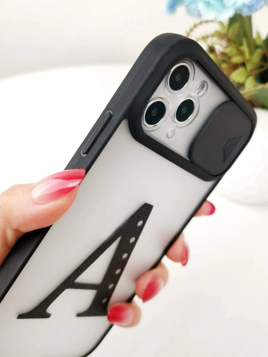 Shein Funda para teléfono con diseño de letra M y cubierta deslizante para cámara - Quierox - Tienda Online