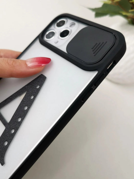 Shein Funda para teléfono con diseño de letra M y cubierta deslizante para cámara - Quierox - Tienda Online
