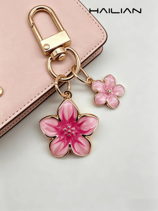 SHEIN HAILIAN 1 pieza Llavero con colgante en forma de flor de sakura de aleación ligera - Quierox - Tienda Online