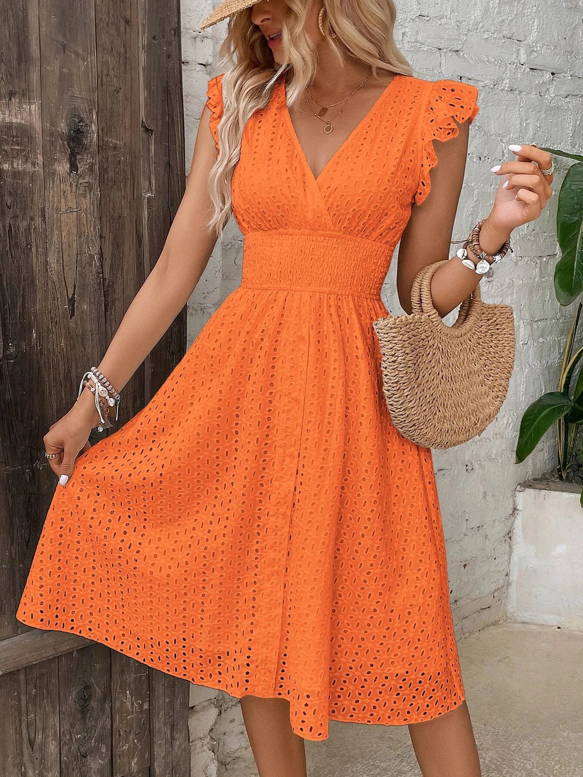 SHEIN Holidaya Vestido largo con volantes y bordado con ojales de