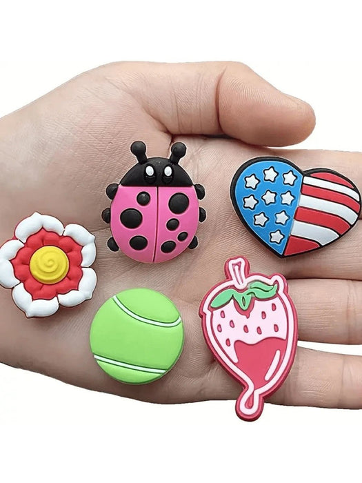 Shein Juego aleatorio de 20 piezas de dijes de PVC con diseños de dibujos animados para decorar zapatos - Quierox - Tienda Online