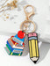 Shein Llavero unisex de madera con forma de lápiz y libros en colores arcoíris para Maestros - Quierox - Tienda Online