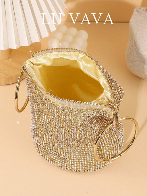 SHEIN LU VAVA Bolso de mano con base de aluminio brillante y detalles de cristal tejido en color dorado - Quierox - Tienda Online