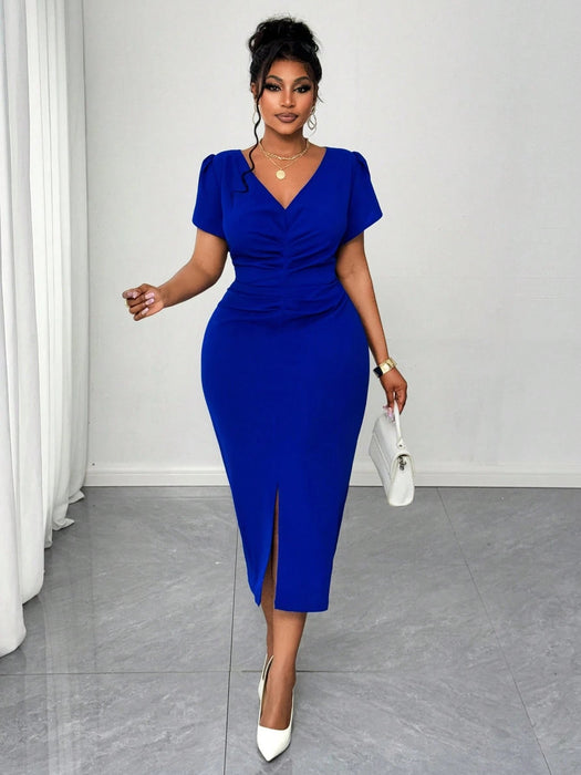 SHEIN Maweii Vestido corto ajustado de manga corta con cuello en V para mujer de tallas grandes - Quierox - Tienda Online