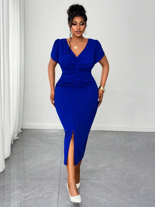 SHEIN Maweii Vestido corto ajustado de manga corta con cuello en V para mujer de tallas grandes - Quierox - Tienda Online