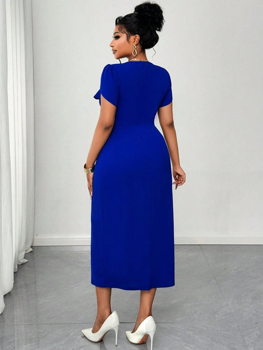 SHEIN Maweii Vestido corto ajustado de manga corta con cuello en V para mujer de tallas grandes - Quierox - Tienda Online