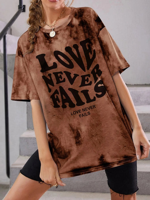 SHEIN MOOSTA Camiseta de hombros caídos con estampado de slogan de tie dye - Quierox - Tienda Online