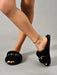 SHEIN Pantuflas de dormitorio de felpa negra de moda para mujer - Quierox - Tienda Online