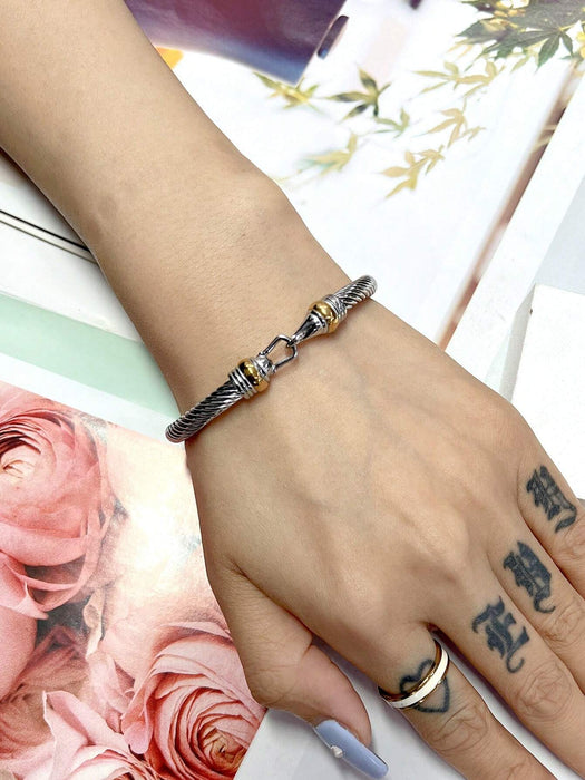 SHEIN Pulsera De Brazalete De Acero Inoxidable Con Forma De Gancho - Quierox - Tienda Online