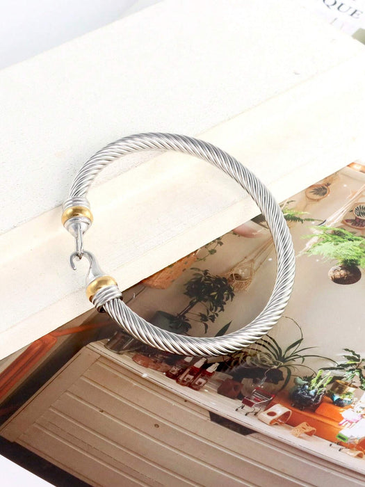 SHEIN Pulsera De Brazalete De Acero Inoxidable Con Forma De Gancho - Quierox - Tienda Online