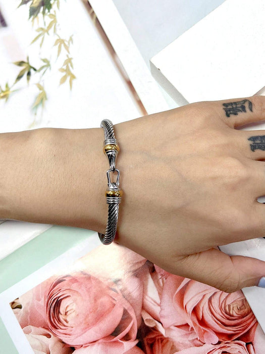 SHEIN Pulsera De Brazalete De Acero Inoxidable Con Forma De Gancho - Quierox - Tienda Online