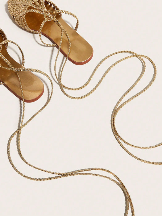 Shein Sandalias planas doradas con tiras trenzadas y textura aleatoria para mujer - Quierox - Tienda Online