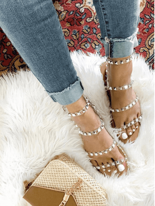 SHEIN Sandalias planas para mujer, sandalias con tiras y tachuelas