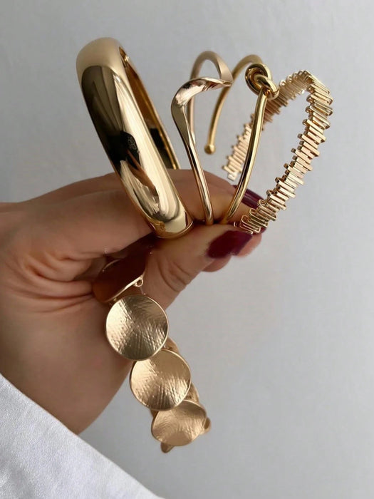 SHEIN Set de 5 pulseras anchas de metal dorado con diseño geométric - Quierox - Tienda Online