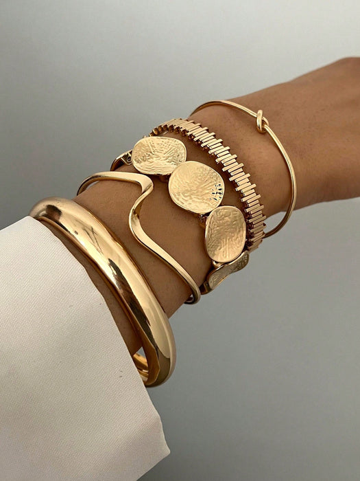 SHEIN Set de 5 pulseras anchas de metal dorado con diseño geométric - Quierox - Tienda Online