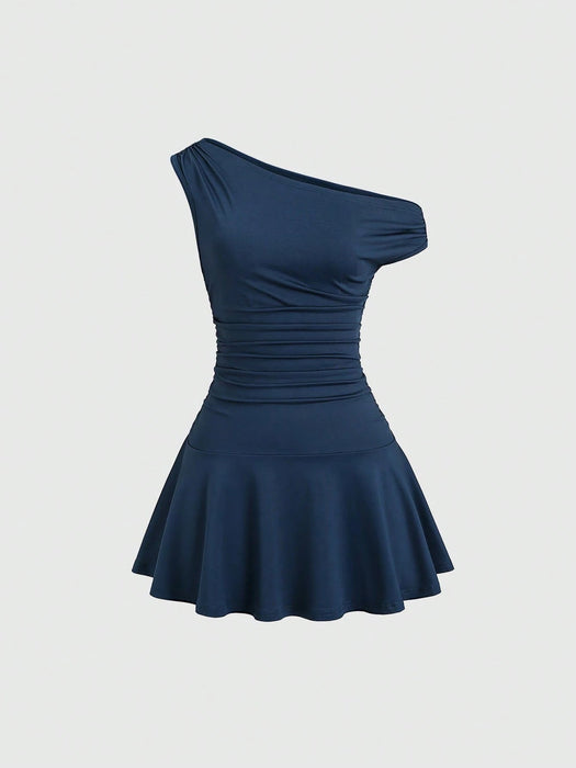 SHEIN Sweetra Vestido corto de color liso con cuello asimétrico elegante para mujer - Quierox - Tienda Online