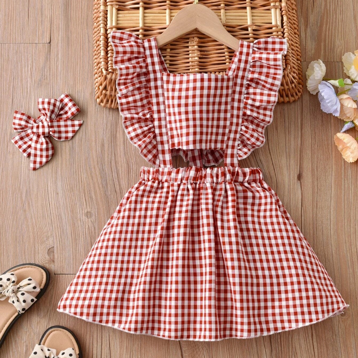 SHEIN Vestido peto de cuadros vichy con volantes para niñas