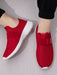 SHEIN Zapatos informales de slip - on rojos para hombres, zapatos de trabajo ligeros - Quierox - Tienda Online