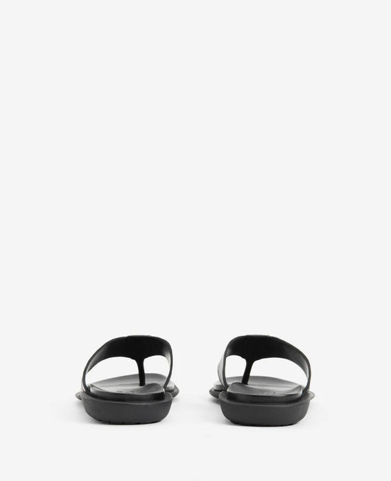Sandalias planas de cuero negro Kenneth Cole Sand