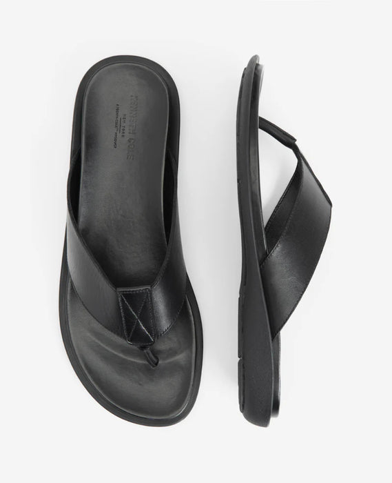 Sandalias planas de cuero negro Kenneth Cole Sand