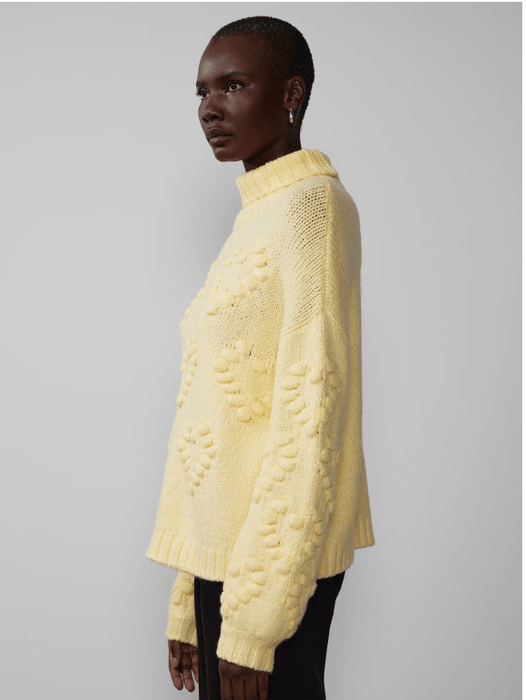 Suéter de cuello alto con corazón y pompón - Quierox - Tienda Online