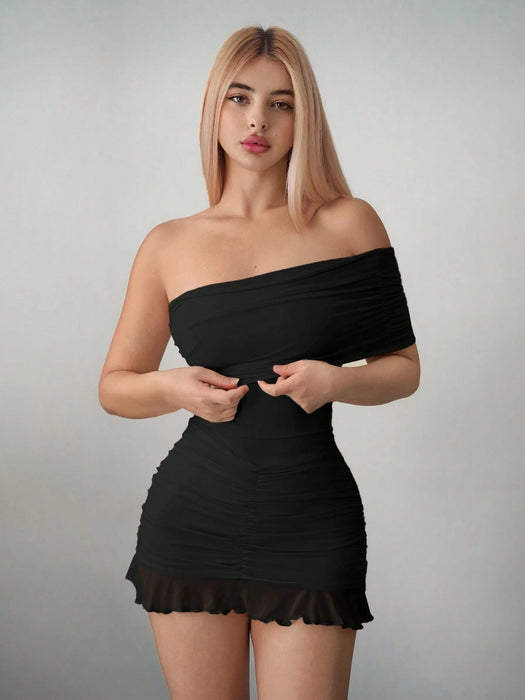 Sweetina Vestido mini asimétrico ajustado con hombros descubiertos de malla - Quierox - Tienda Online