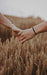 Un par de pulseras magnéticas para parejas, trenzadas con placa - Quierox - Tienda Online