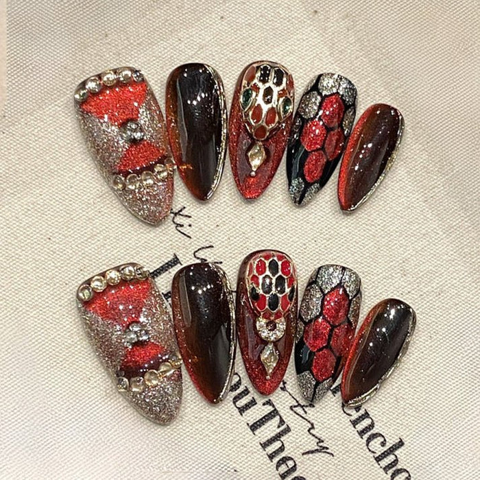 Uñas press on almendradas rojas y negras con estampado de leopardo y diamantes de imitación, hechas a mano - Quierox - Tienda Online