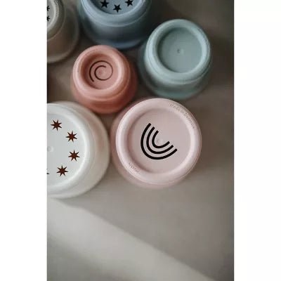 Vasos apilables de juguetes de baño Mushie - Quierox - Tienda Online