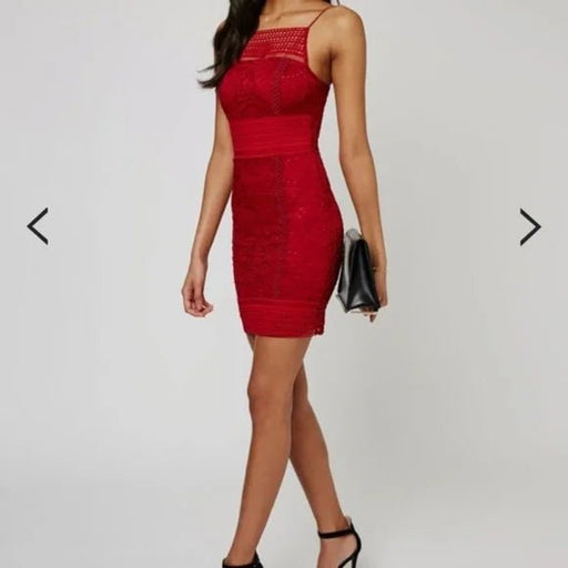 Vestido ajustado de encaje floral en rojo - Quierox - Tienda Online