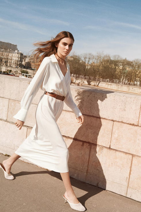 Zara vestido midi con cinturón y efecto satinado