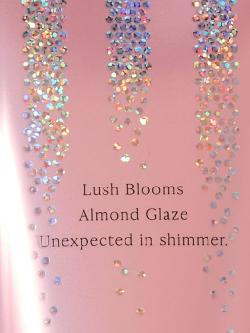 Victoria's Secret Loción corporal con fragancia Velvet Petals Shimmer - Quierox - Tienda Online