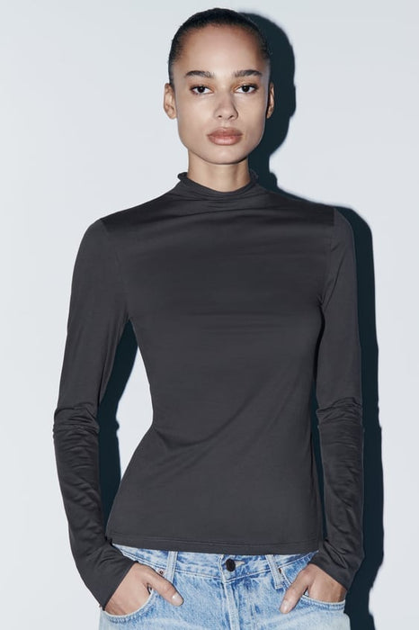 ZARA CAMISETA DE ALGODÓN LIGERO CON CUELLO ALTO — Quierox Tienda