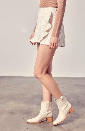 DO+BE Falda pantalon con volantes en color crema - Quierox - Tienda Online