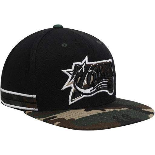 Gorra snapback recta de camuflaje Mitchell & Ness de los Philadelphia 76ers - Quierox - Tienda Online